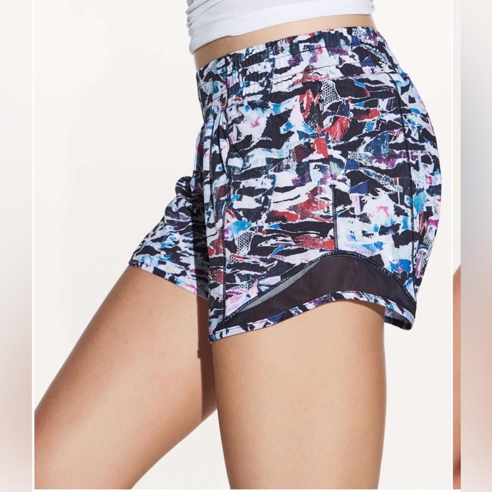 Lululemon Hotty Hot Short II 4 in Culture Clash Multi Black / Black Shorts